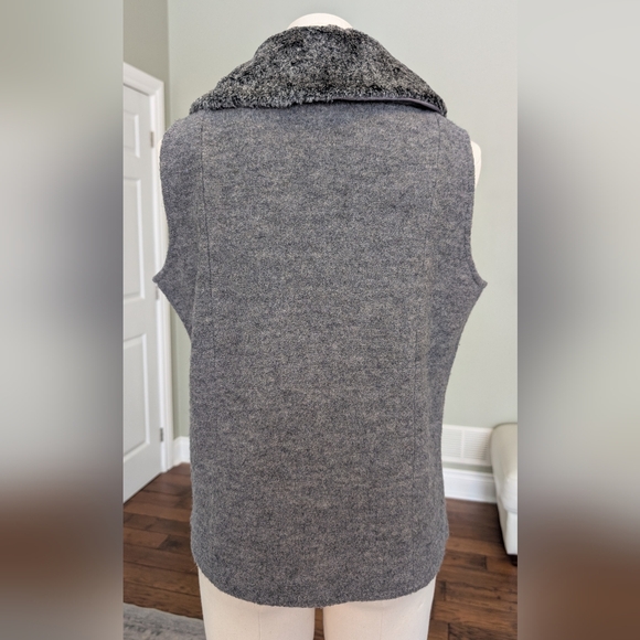 Alfred Dunner Women's Gray Vest 100% Wool Faux Fur Collar Size Petite - Picture 3 of 16